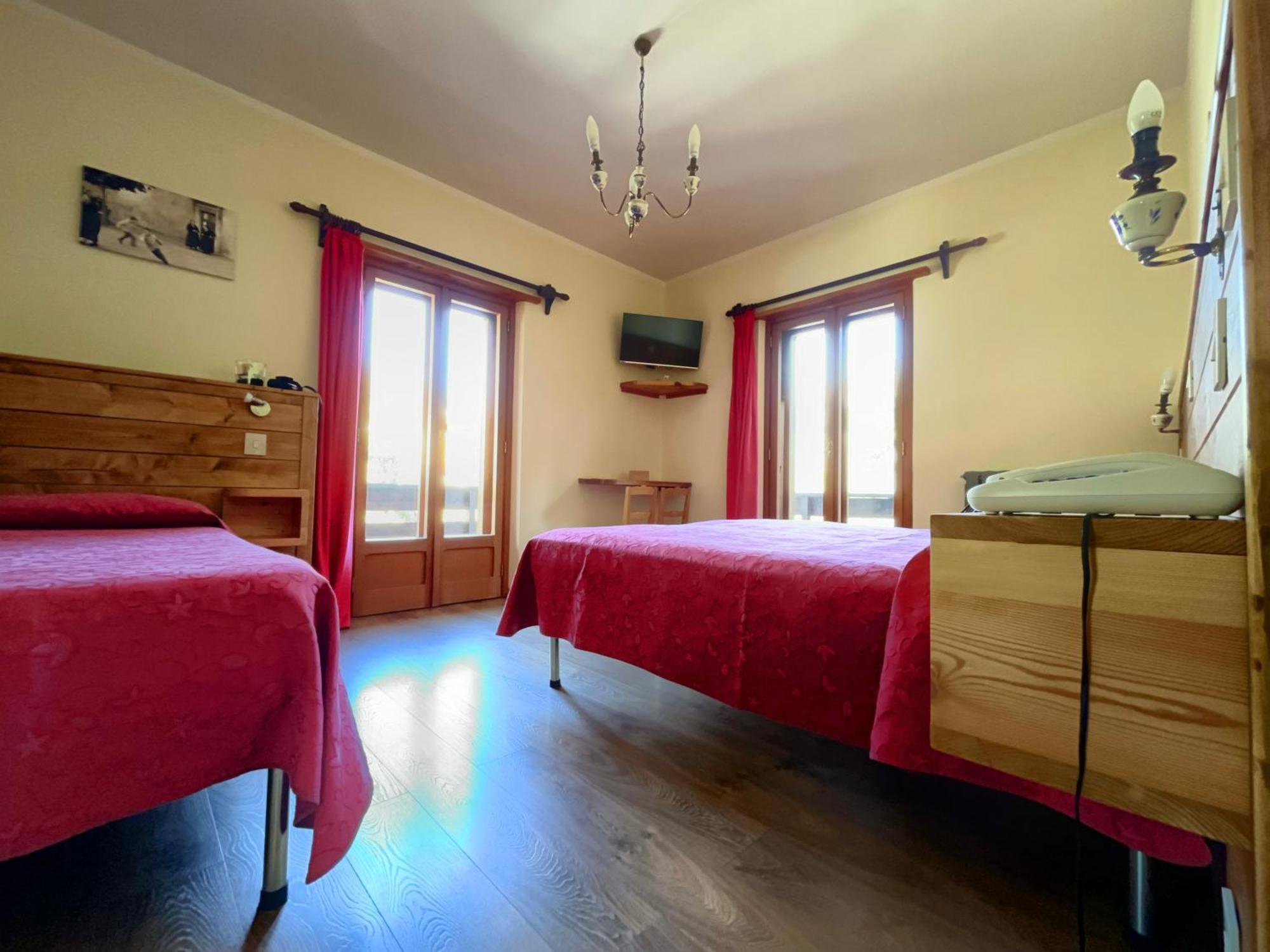 Hotel Garni Mille Pini Сканно Экстерьер фото