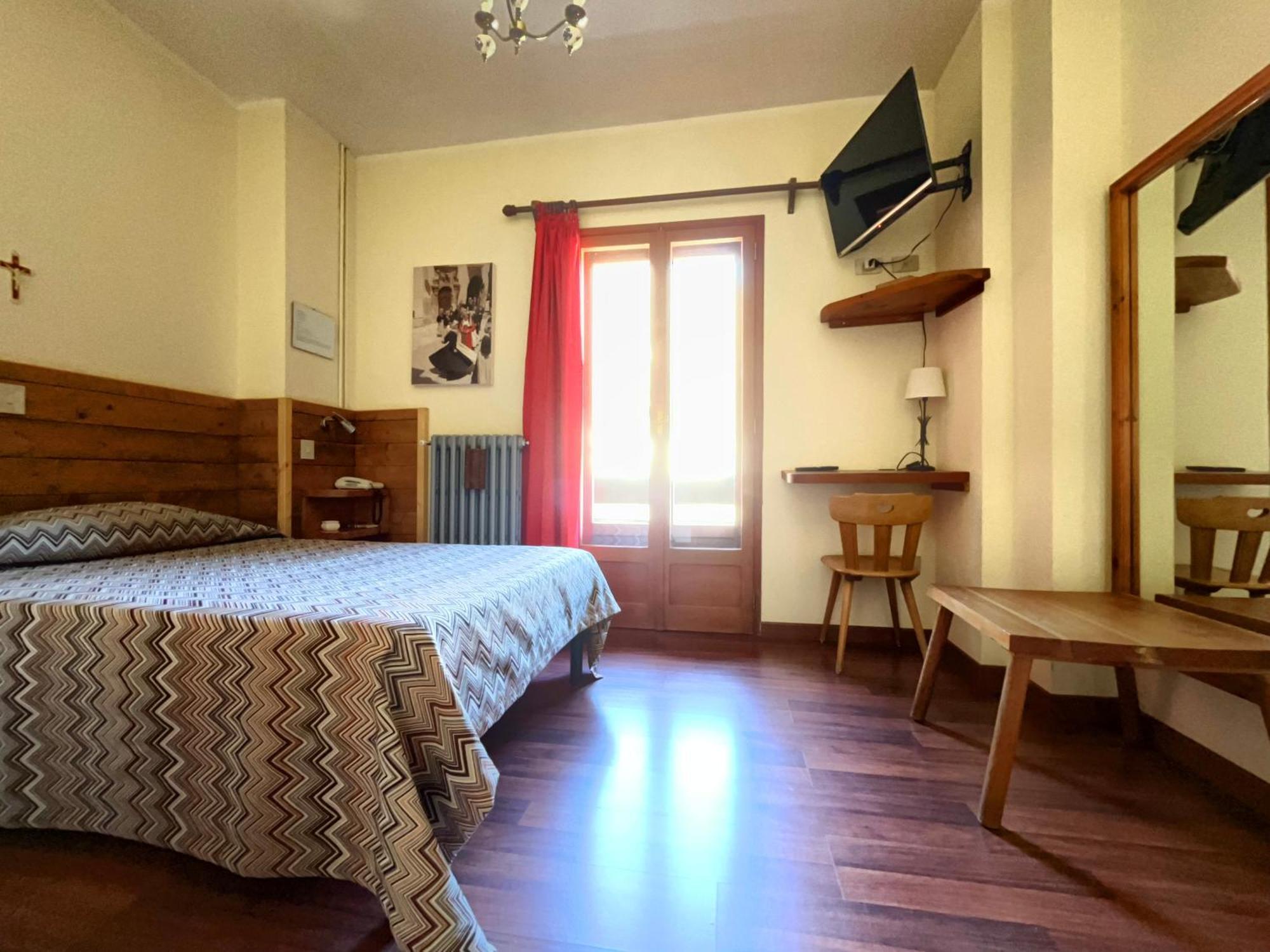 Hotel Garni Mille Pini Сканно Экстерьер фото
