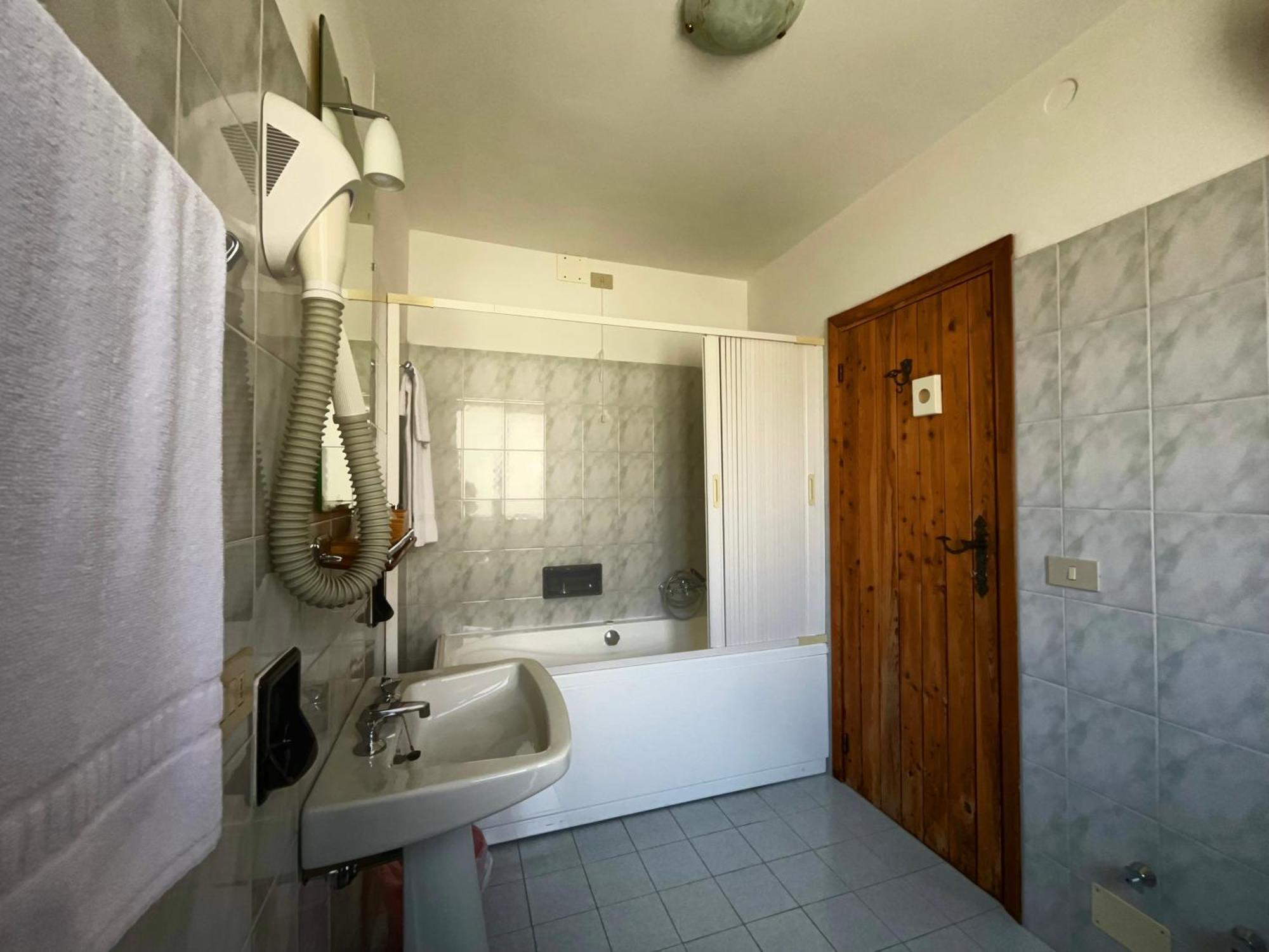 Hotel Garni Mille Pini Сканно Экстерьер фото